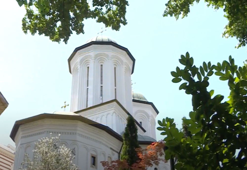 SCANDAL ÎN BISERICA ORTODOXĂ: DOI PREOȚI SURPRINȘI ÎN IMAGINI ȘOCANTE: DROGURI ȘI MANELE