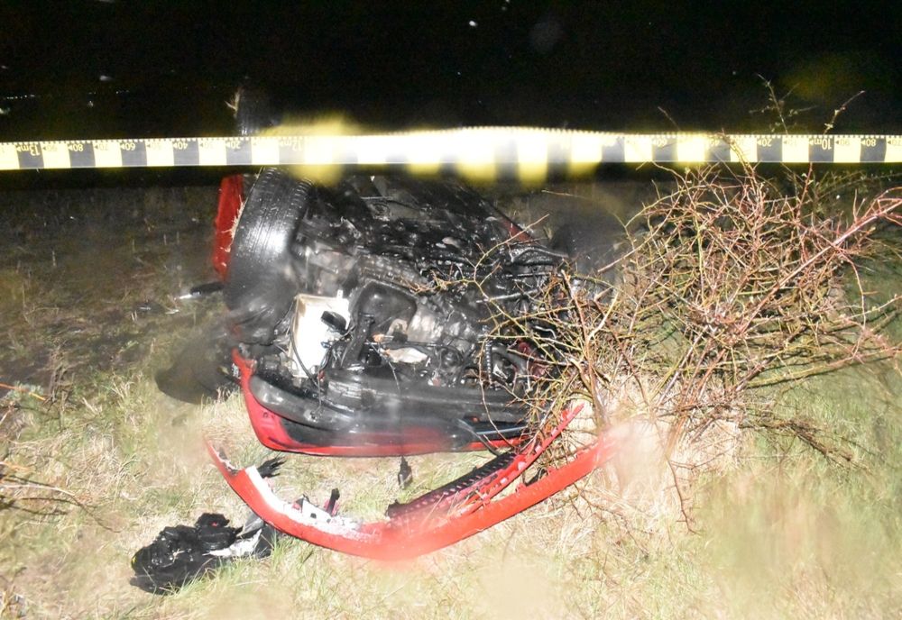 Accident mortal azi noapte pe DN2E85, în Oreavul. A intrat cu mașina în separatoarele de sens