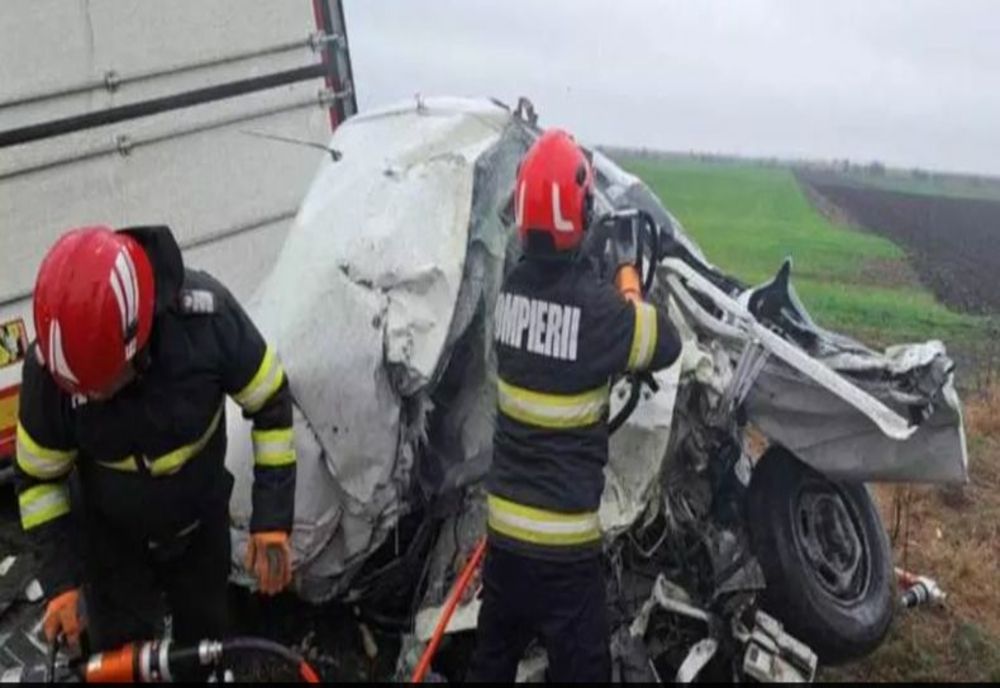 O autoutilitară şi un TIR s-au ciocnit pe DN2, în județul Buzău