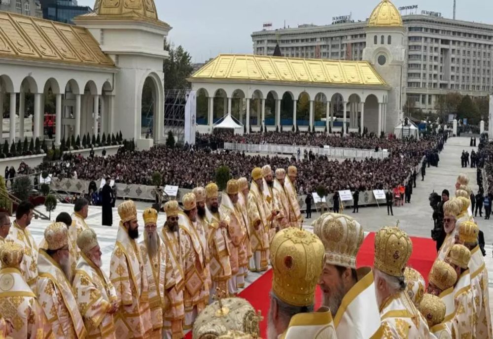 16 românce, canonizate astăzi la Catedrala Patriarhală. Slujba, oficiată de Patriarhul Daniel - VIDEO