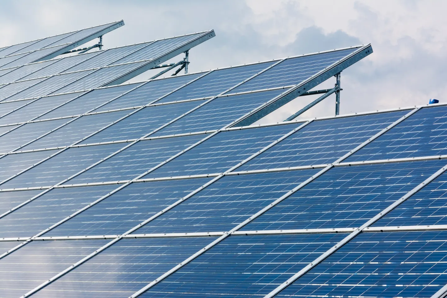 Apel de urgență către prosumatori după oprirea reactoarelor de la Cernavodă: România are nevoie de energie