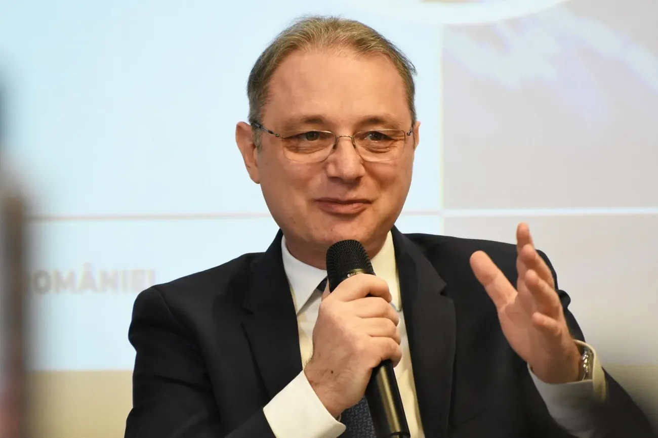 Luca Niculescu, despre formarea noului Guvern: Trei variante de executiv sunt luate în calcul. „Toate opțiunile sunt pe masă”