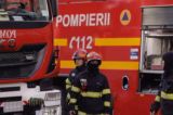 Intervenție dificilă pentru pompieri: au mers pe jos doi kilometri ca să stingă un incendiu izbucnit la o stână