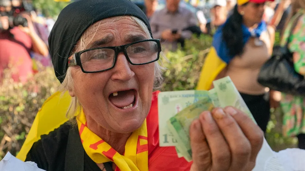 Aproape 1 milion de români subzistă cu 1.300 de lei pe lună. Foto/Arhivă