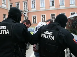 Patru-membri-ai-clanului-Geamanu--retinuti-pentru-trafic-de-droguri--Video-