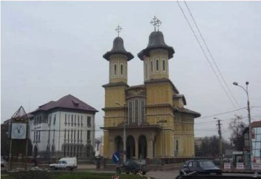 A furat din catedrală o geantă cu 3000 de lei dar a căzut în plasa polițiștilor