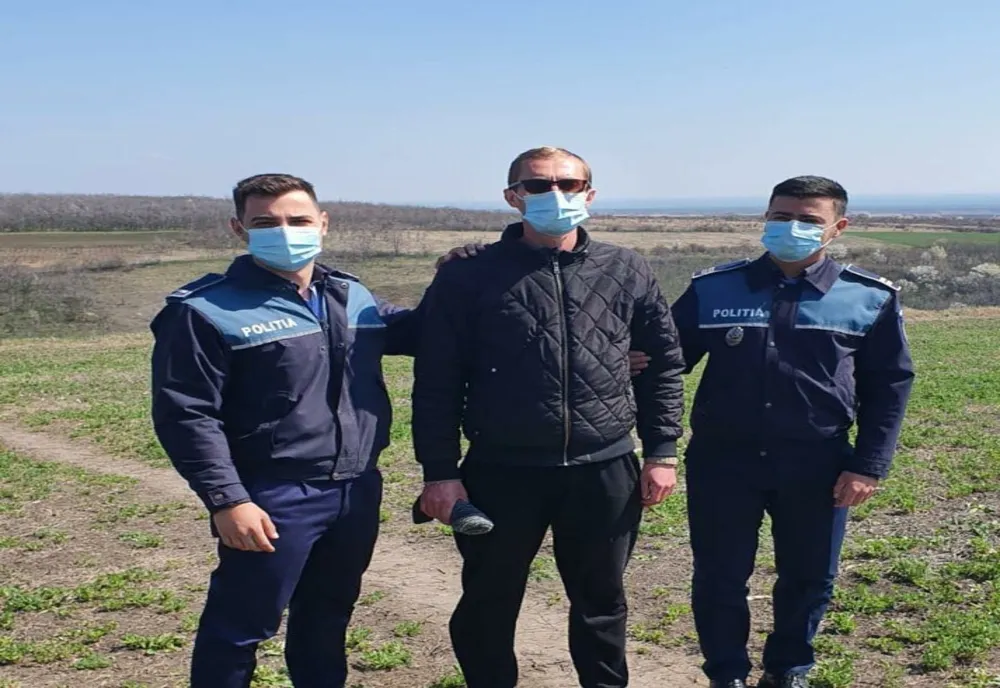 Doi polițiști de la Mărăcineni au salvat un tânăr care se rătăcise