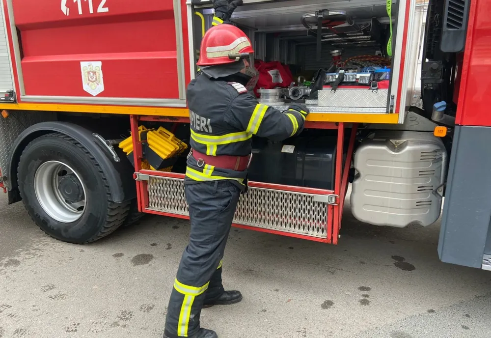 Casă mistuită de flăcări la Pârscovul de Sus