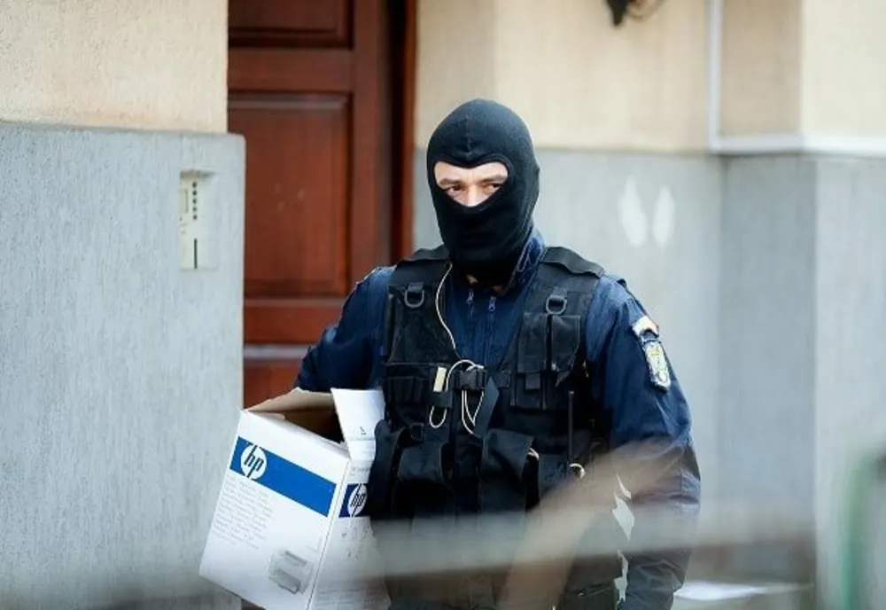 Percheziții la o unitate de învățământ privat