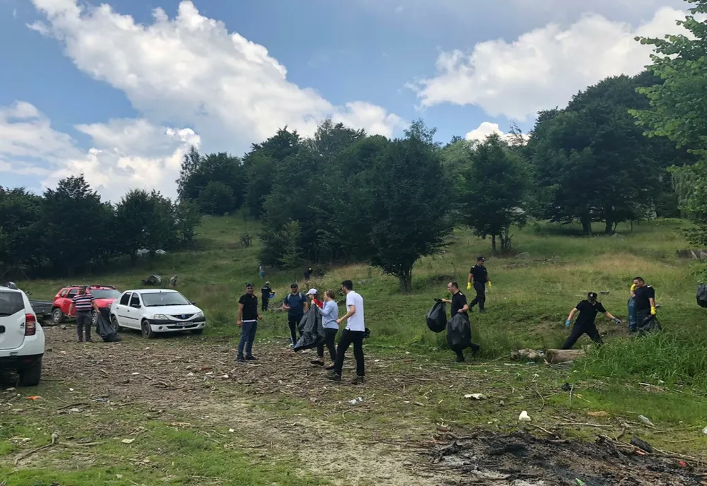 Acțiune de ecologizare în zona lacului de acumulare Siriu și Râul Buzău