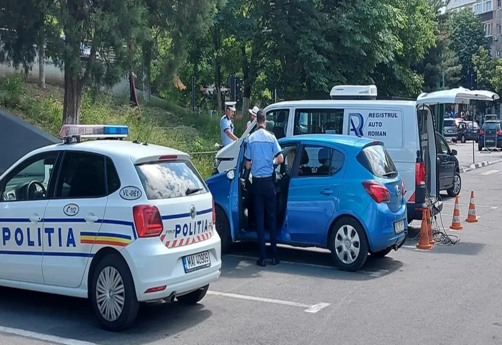 S-a dat drept poliţist şi s-a ales cu dosar penal