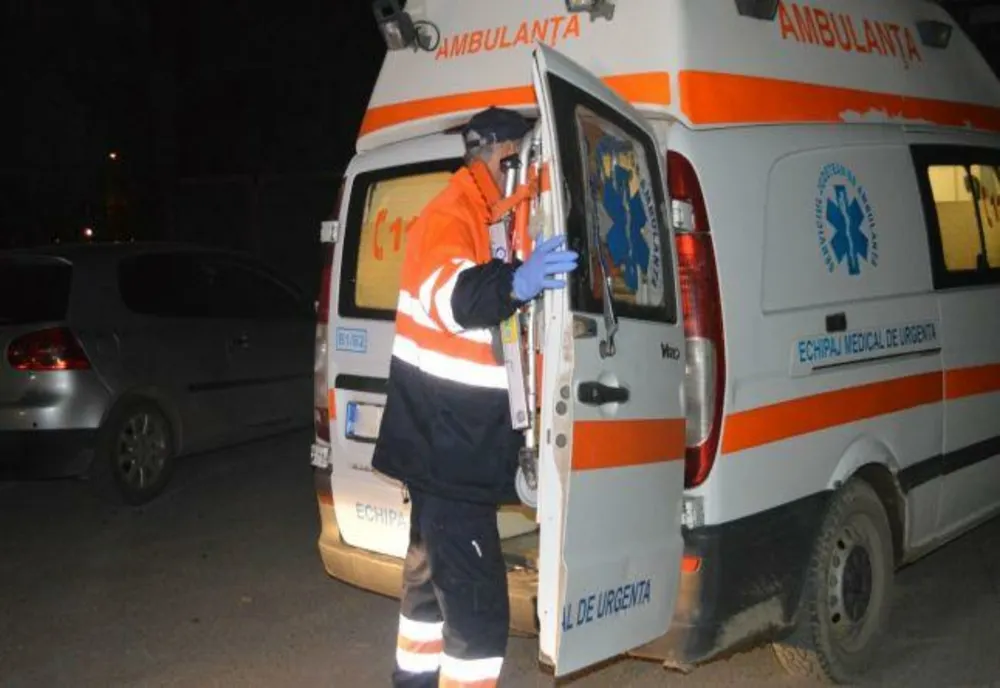 Un tânăr de 18 ani care se plimba noaptea cu scuterul, accidentat pe Bulevardul Unirii