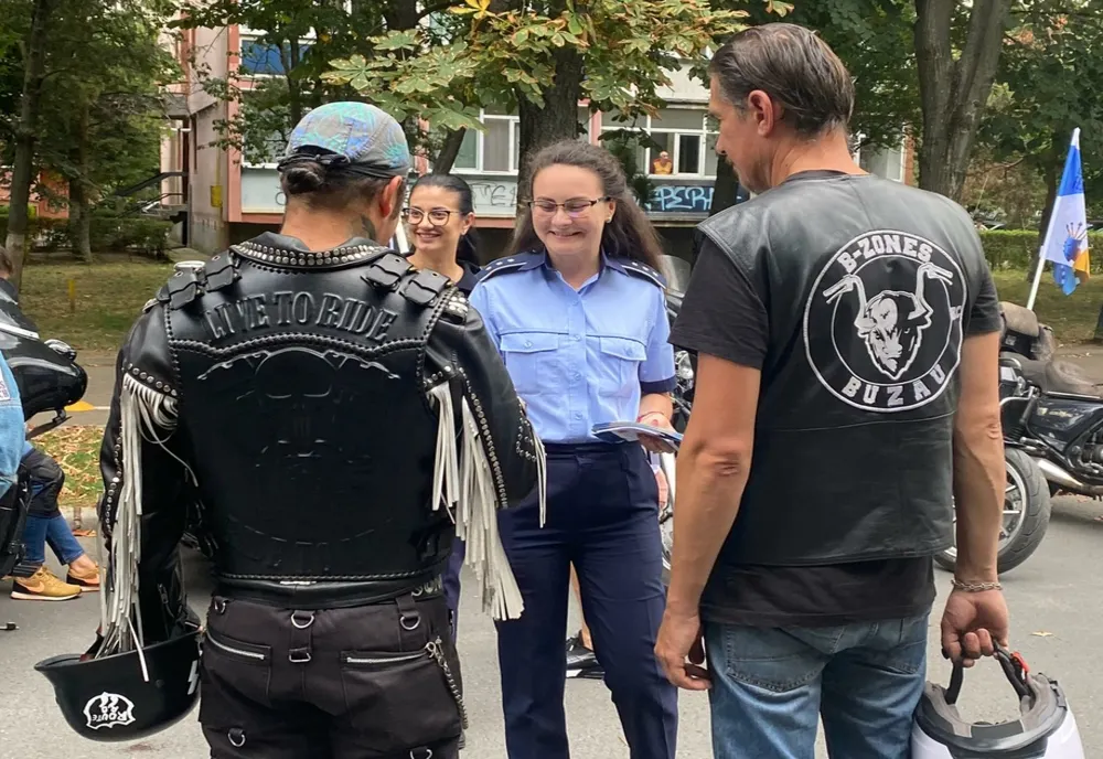 Foto+video: Şofer, motociclist, pieton...acelaşi risc rutier