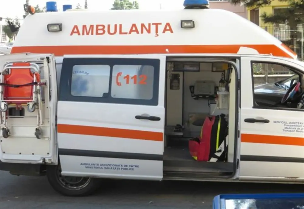 O femeie a ajuns la spital din cauza unui șofer neatent