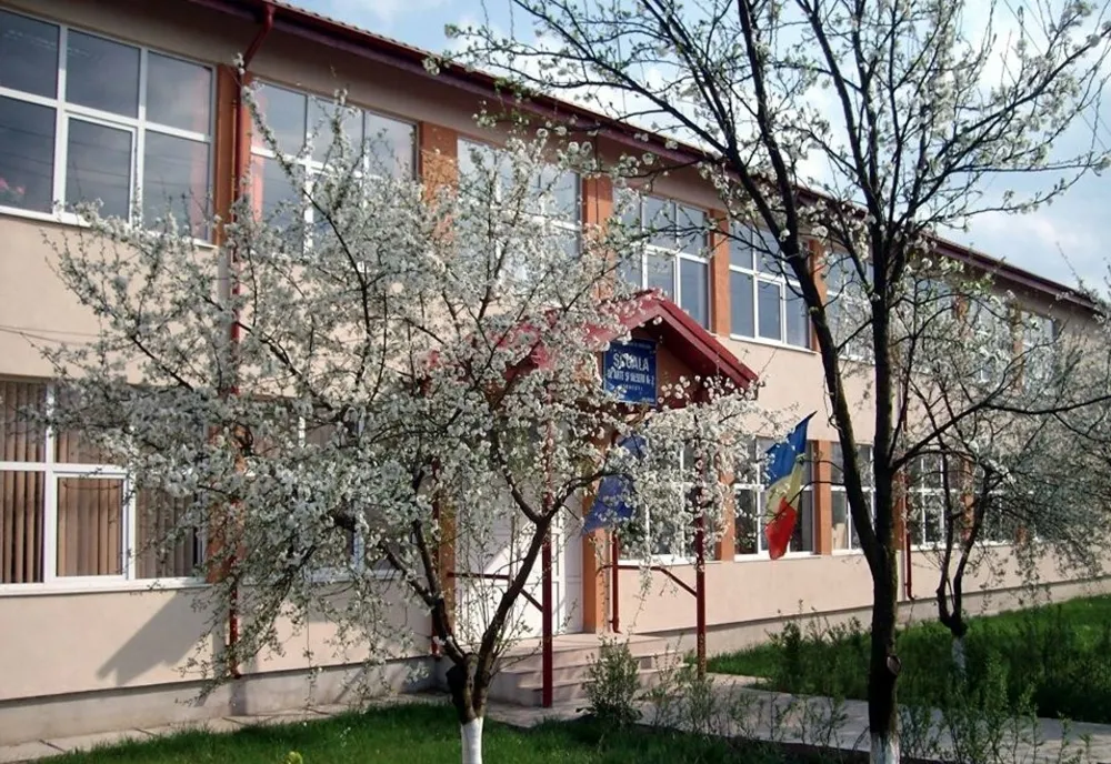 Elevii unei clase de la Școala din Vernești au trecut în on-line după doar o zi de cursuri față în față