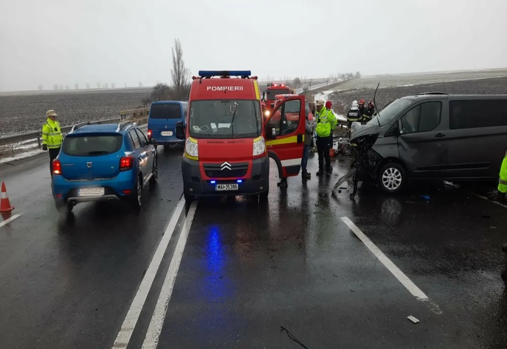 Coliziune între două autovehicule pe DN2E85, cu cinci victime