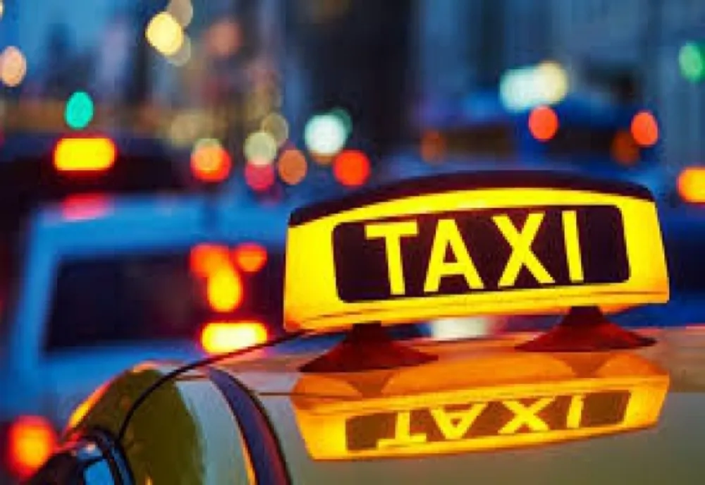 Buzoian de 23 de ani specializat în furtul telefoanelor taximetriștilor