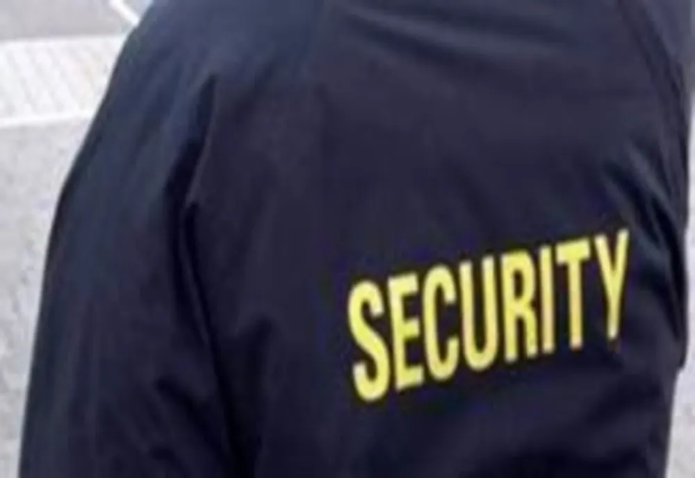 Agenţii de pază verificaţi de poliţişti  