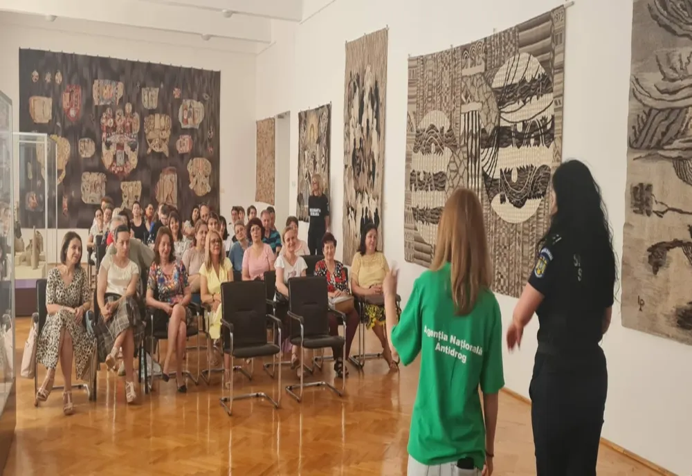 Pregătirea mentorilor pentru siguranța tinerilor