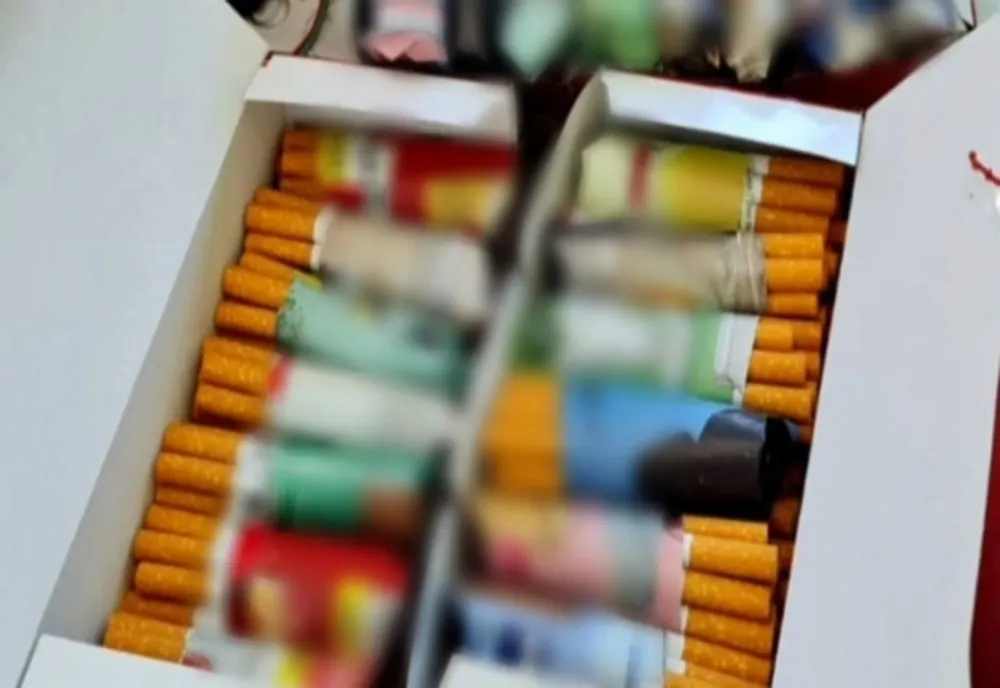 Percheziții la persoane bănuite ar fi desfășurat activități de prelucrare și comercializare a circa 1,7 tone de tutun de fumat