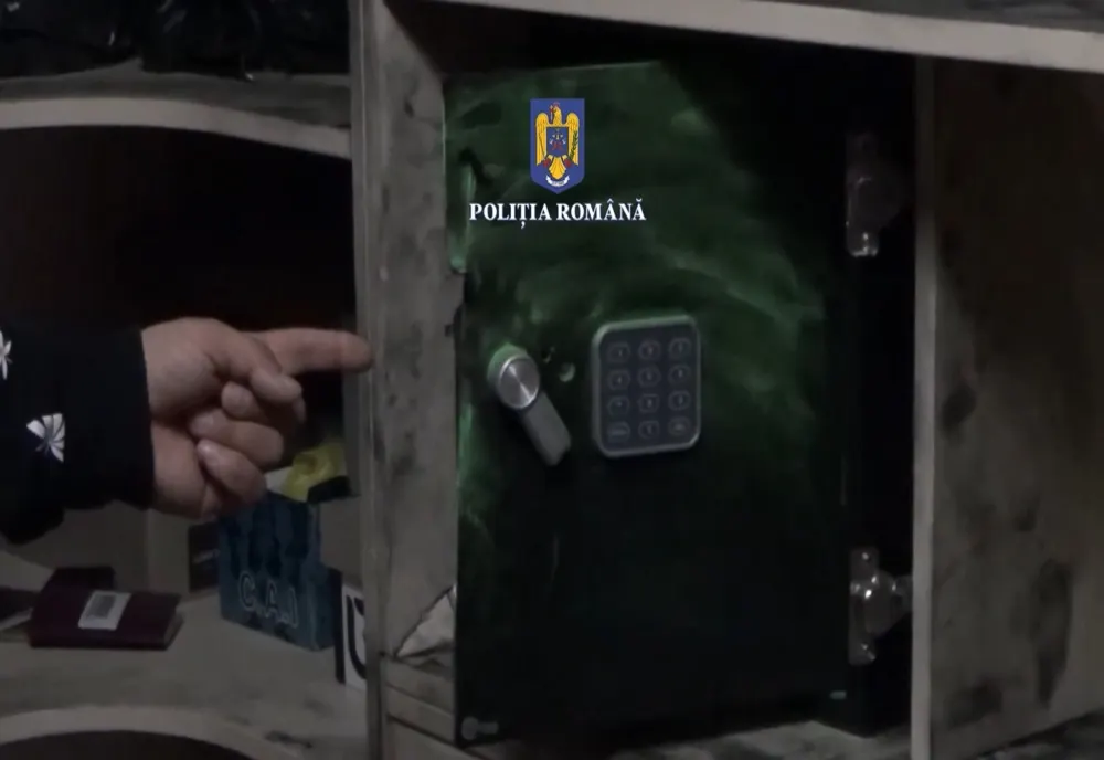 Video: Au furat bani și bijuterii dintr-un seif