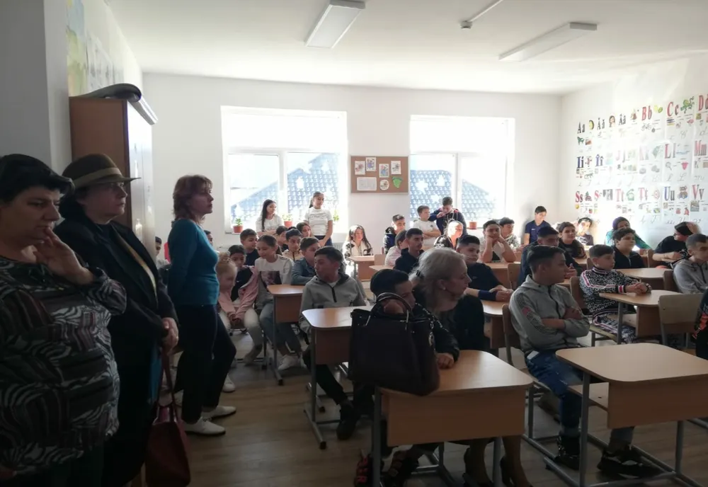 Dezbatere organizată de poliţiştii de la Prevenire şi reprezentanții Agenției Naționale Împotriva Traficului de Persoane cu adolescenţii din Pogoanele