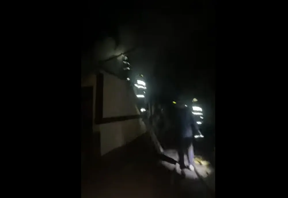 Incendiu duminică dimineață la o locuință din localitatea Tisău