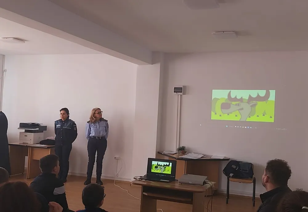 Acțiuni informativ-preventive ale polițiștilor rutieri, de la Prevenire şi din cadrul Biroului Siguranţă Şcolară 