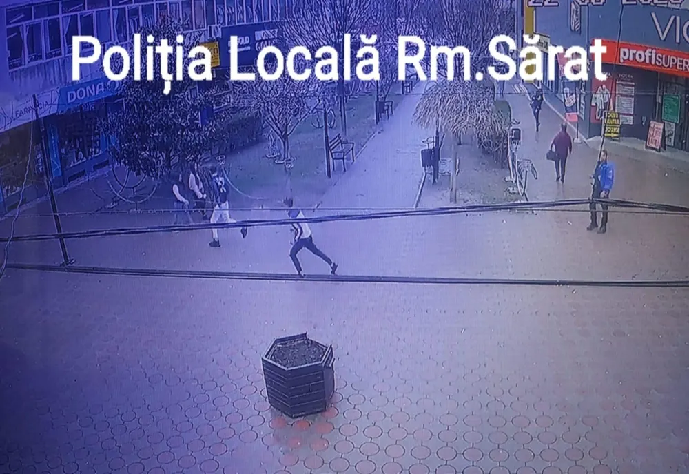 Trei adolescenți din județul Vrancea, au furat un telefon dintr-un centru comercial din Râmnicu Sărat