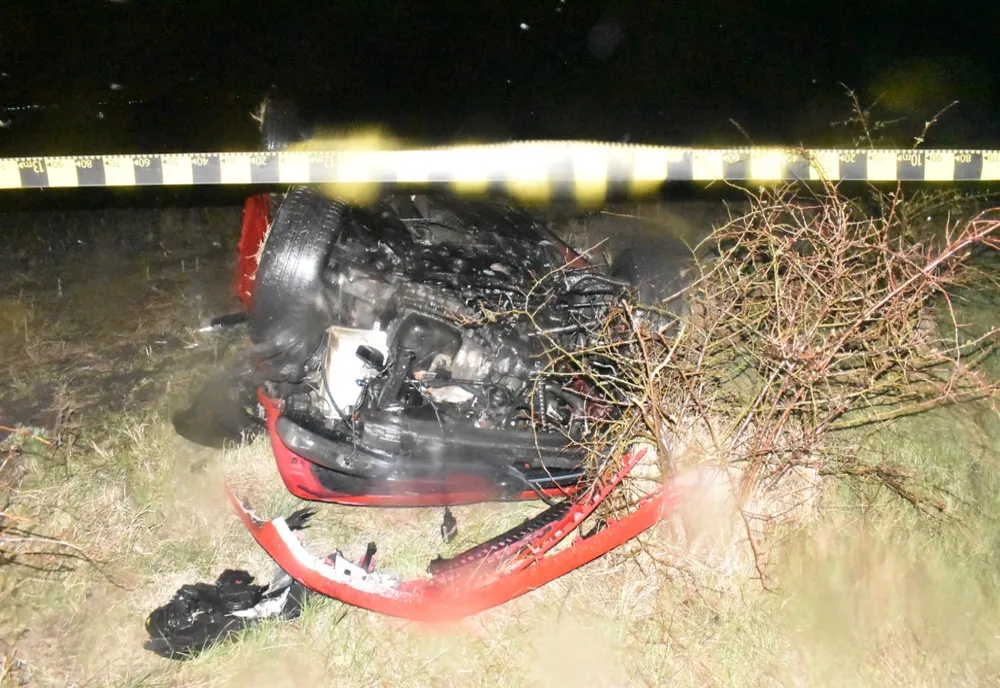 Accident mortal azi noapte pe DN2E85, în Oreavul. A intrat cu mașina în separatoarele de sens