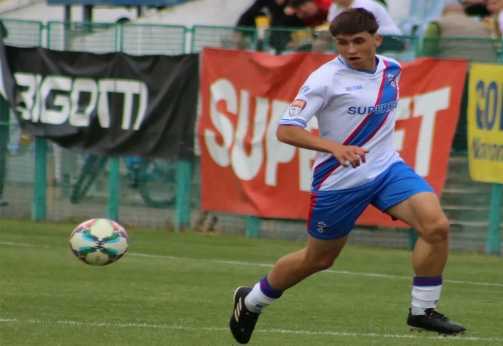 Radu Petrescu arbitrează meciul UTA Arad - Gloria Buzău