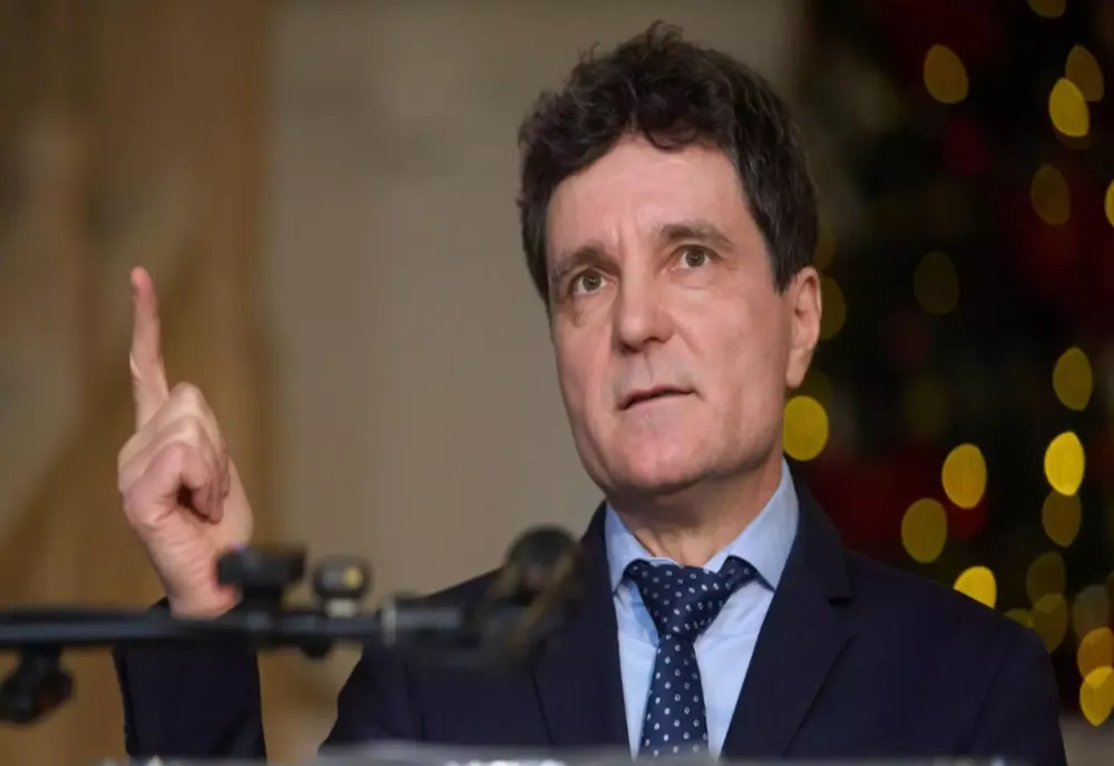 NICUȘOR DAN: ESTE TOTAL ABERANT CA ÎN LEGEA ACTUALĂ PENSIA PE CARE O IA MAGISTRATUL SĂ FIE CÂT SALARIUL