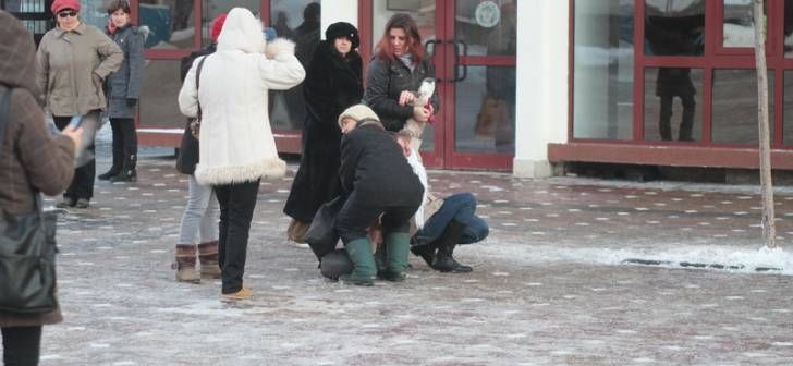 femeie-cazuta-in-piata-operei_06_resize-728x336