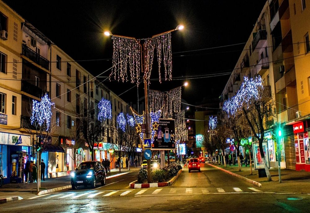 Lucrări întârziate la iluminatul de sărbători în orașul Buzău 