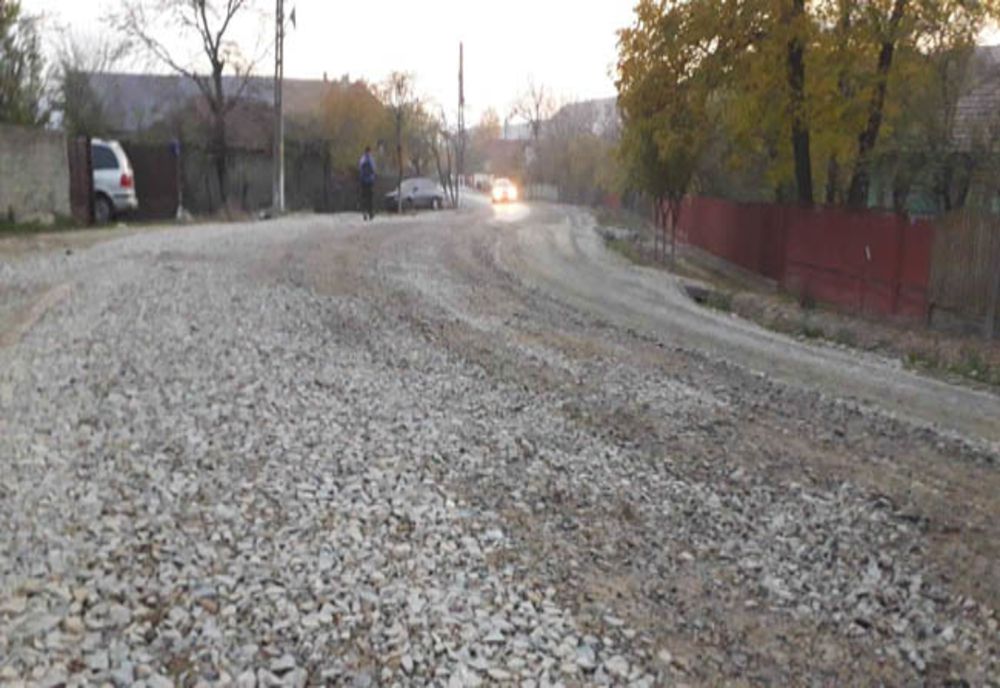 Asfaltări în prag de iarnă, în judeţul Buzău 