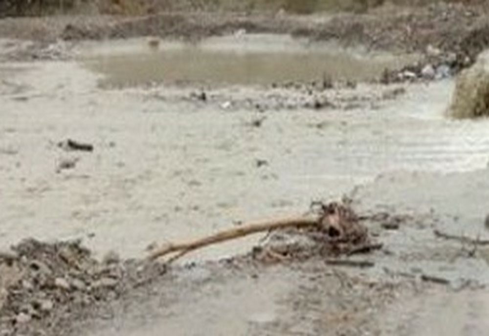 Podul de tuburi luat de apele râului Bălăneasa