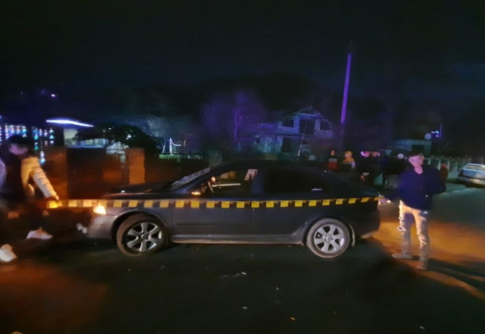 Video: Trei adolescenți spulberați de un autoturism scăpat de sub control 