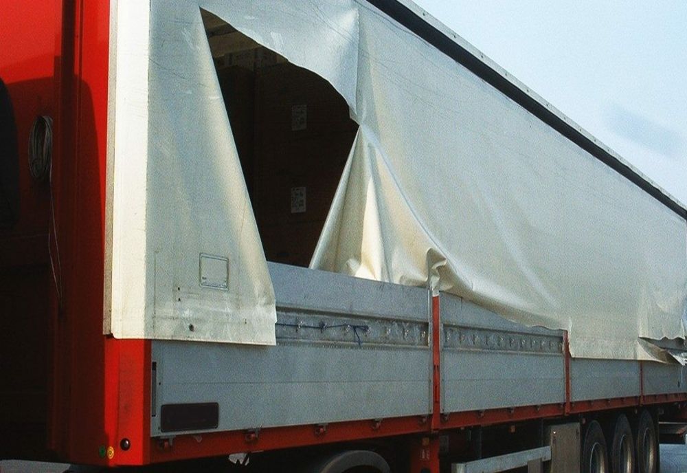  Transport de curierat sabotat de trei minori