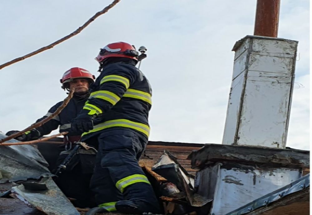 Pompierii buzoieni au intervenit la stingerea a 8 incendii în weekend