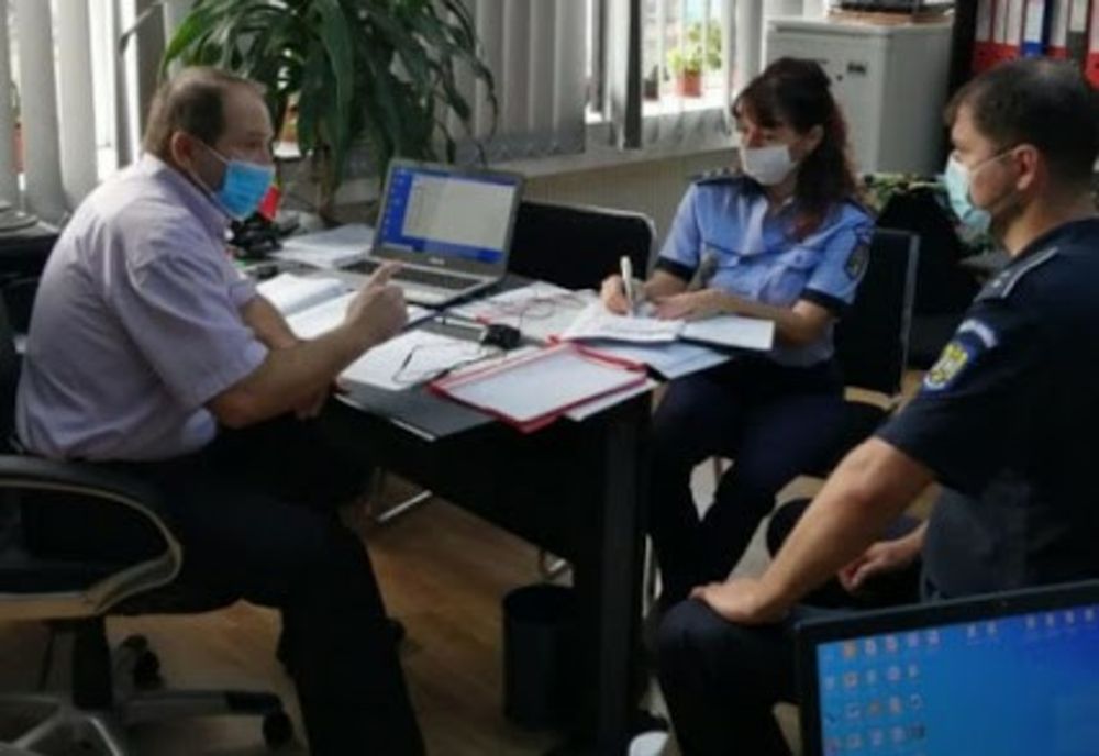 Polițiștii de la Prevenire și de la Siguranță Școlară în dialog cu liceeni despre impactul discriminării 