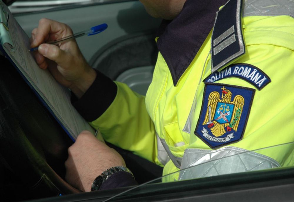 Polițiștii au reținut 12 permise pentru depăşirea cu mai mult de 50 km/h a vitezei maxime legale admise