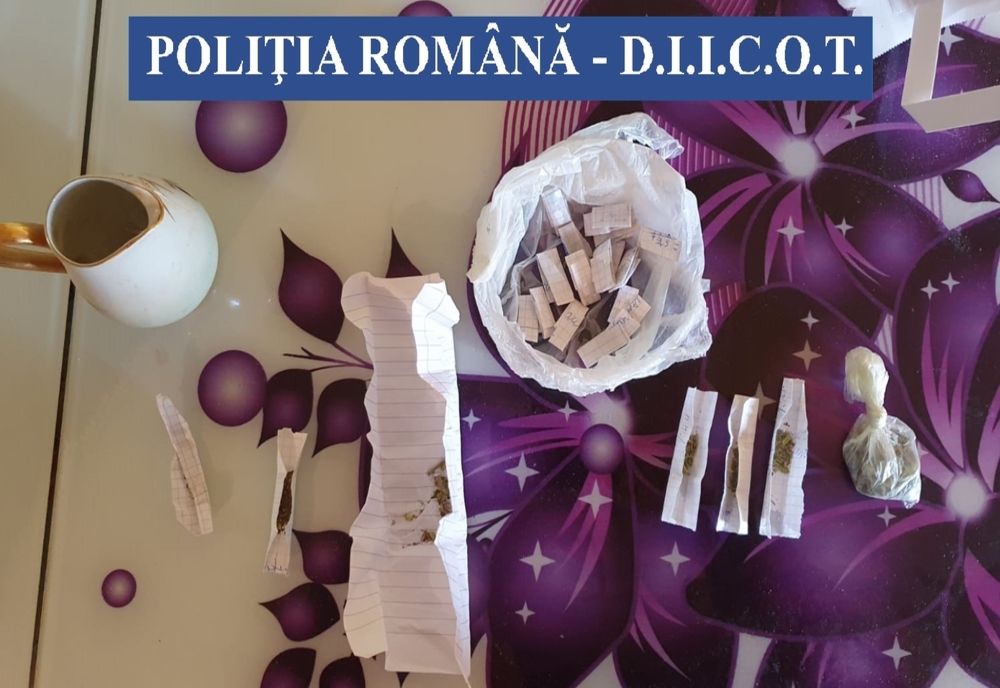Percheziții la persoane din Buzău bănuite de trafic de droguri