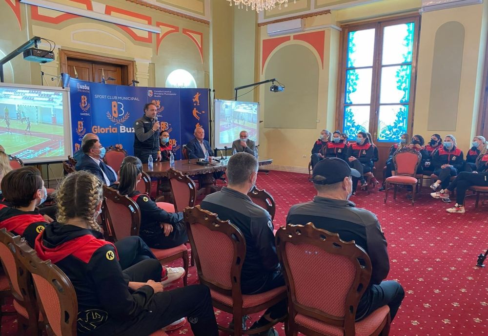 Handbalistele de la SCM Gloria Buzău sărbătorite pentru calificarea, pentru al doilea an consecutiv, în Cupa EHF European League Women