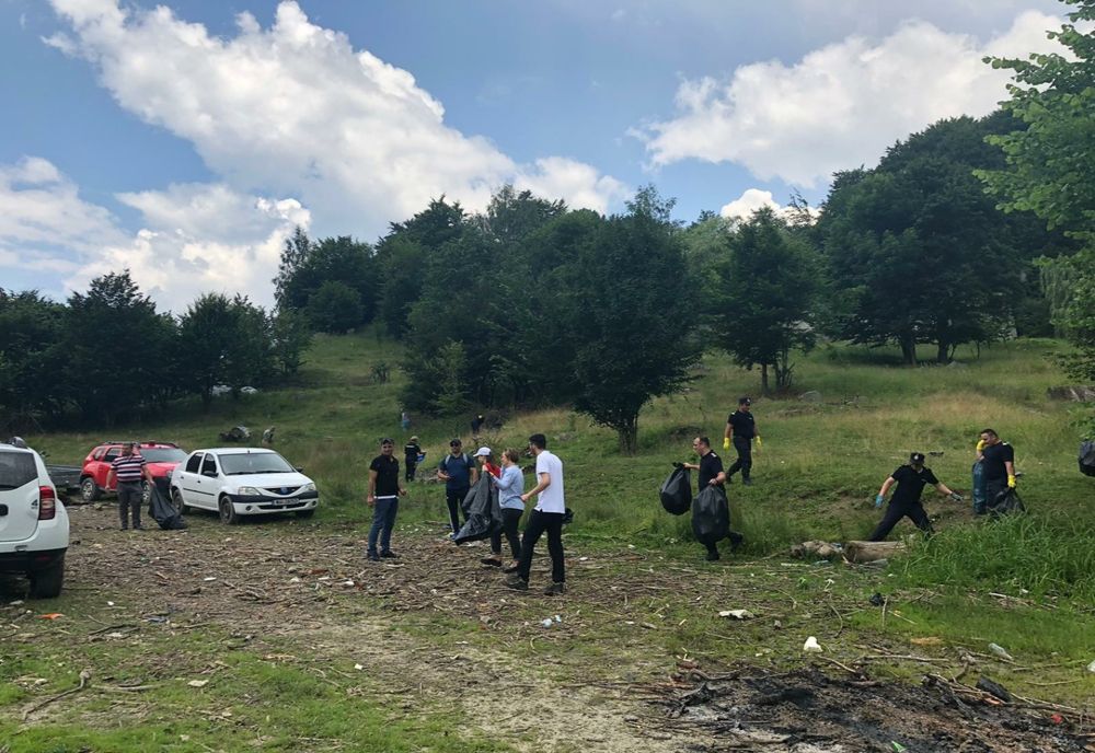 Acțiune de ecologizare în zona lacului de acumulare Siriu și Râul Buzău