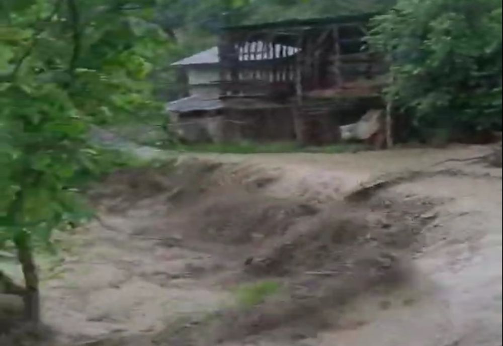 Oameni izolați după o vijelie