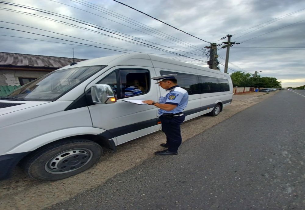 Poliţiştii rutieri vă recomandă: Evitaţi deplasările cu maşina în intervalul orar 10.00 - 18.00, în zilele caniculare!