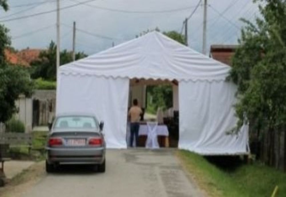 Buzoian sancţionat pentru că îşi organiza o petrecere pe domeniul public