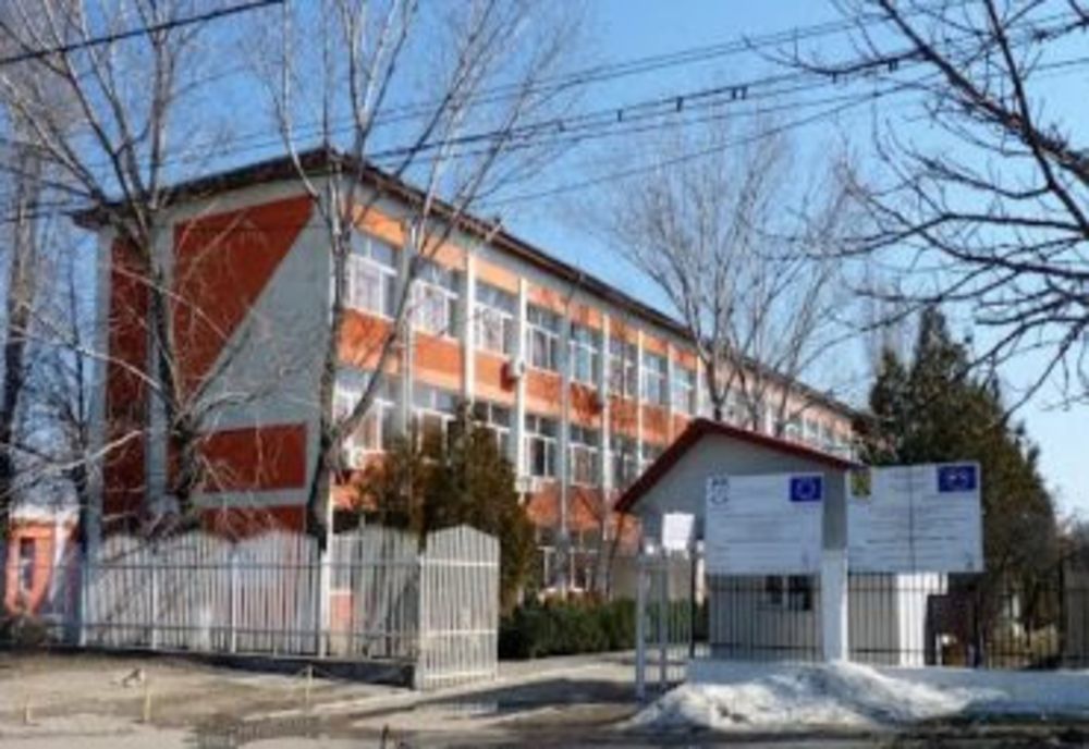 13 unități de învățământ în sistem online