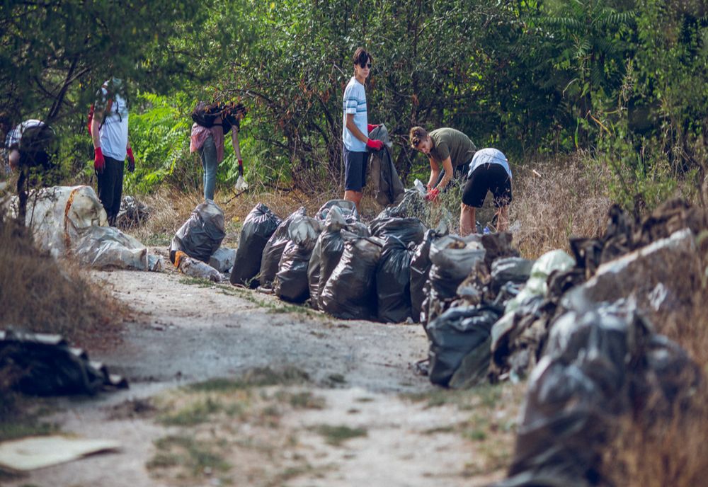 Peste 78 000 de voluntari au participat la Ziua Națională de Curățenie la cea de-a opta ediție de Let's Do It, Romania!