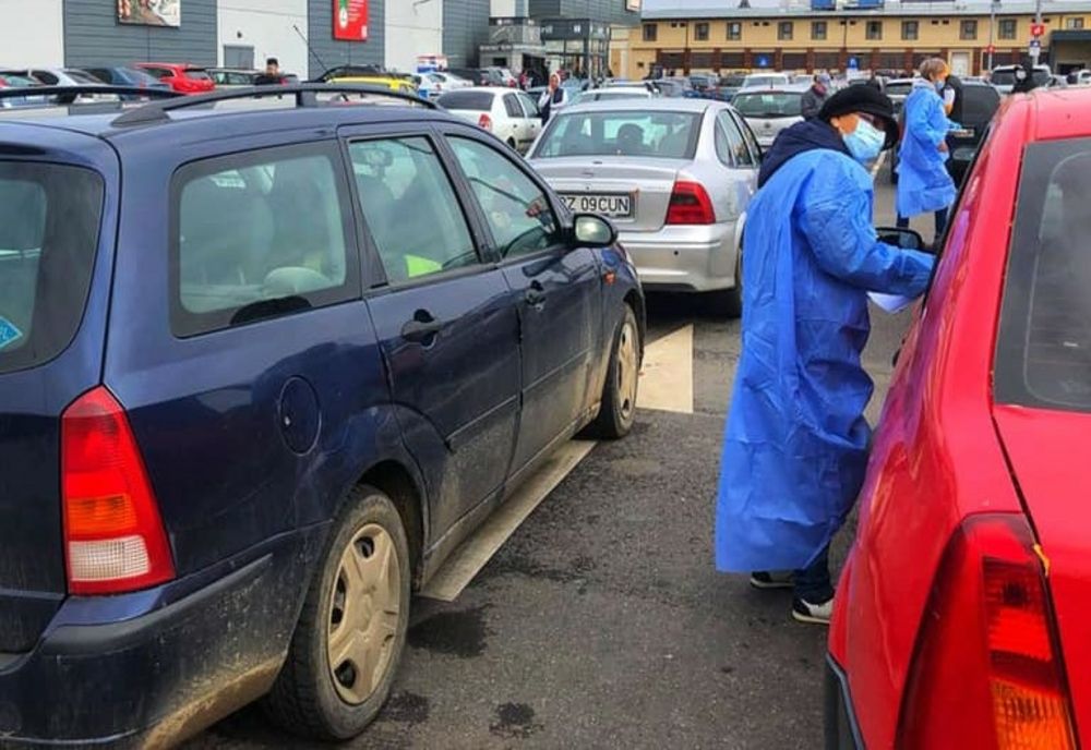 Aglomerație centrul de vaccinare drive-thru